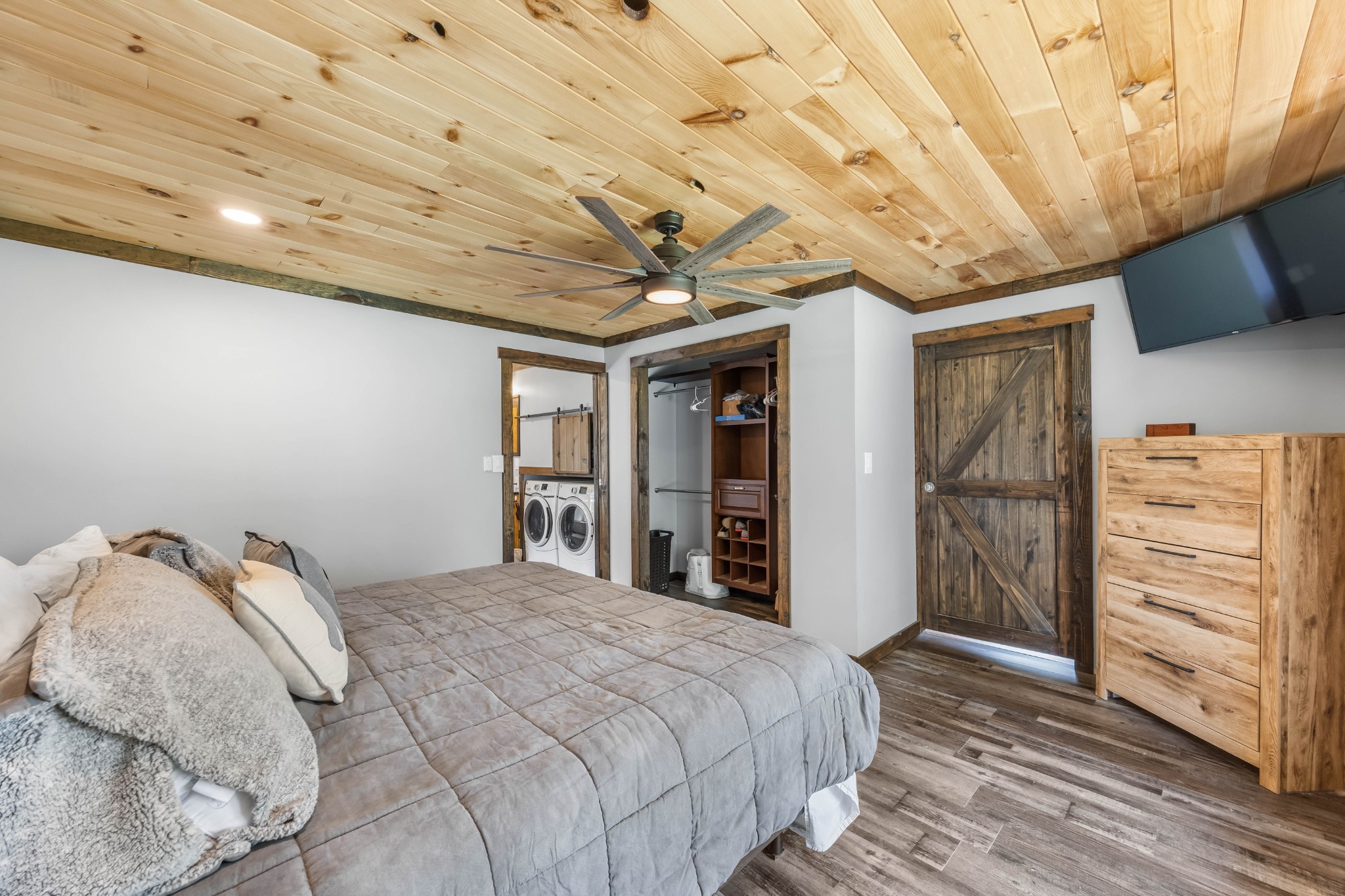 Dover, Tennessee, 37058, United States, 2 Bedrooms Bedrooms, ,2 BathroomsBathrooms,Residential,For Sale,2007547