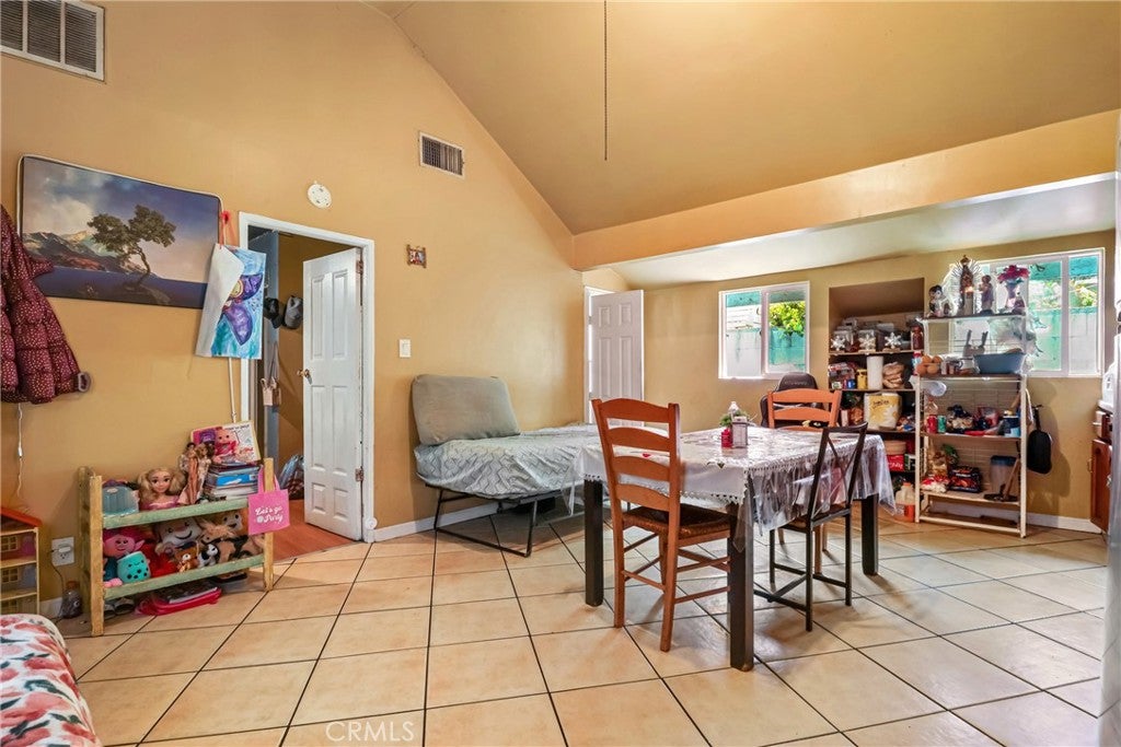 Los Angeles, California, 90016, United States, ,Residential,For Sale,1892903
