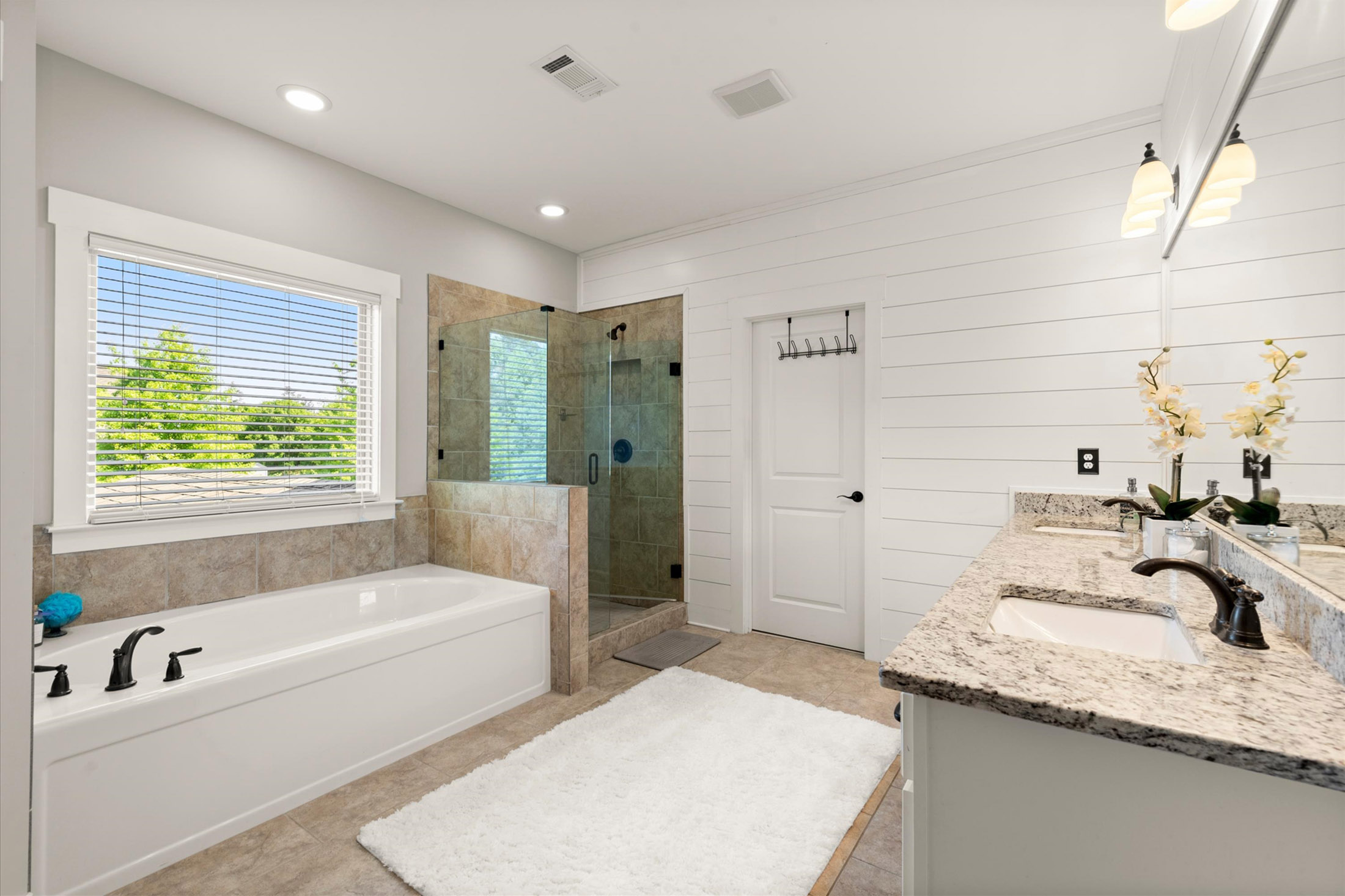  One-of-a-kind Home Offers an Exceptional Blend of Space, Style, and Upgrades - 物件實景