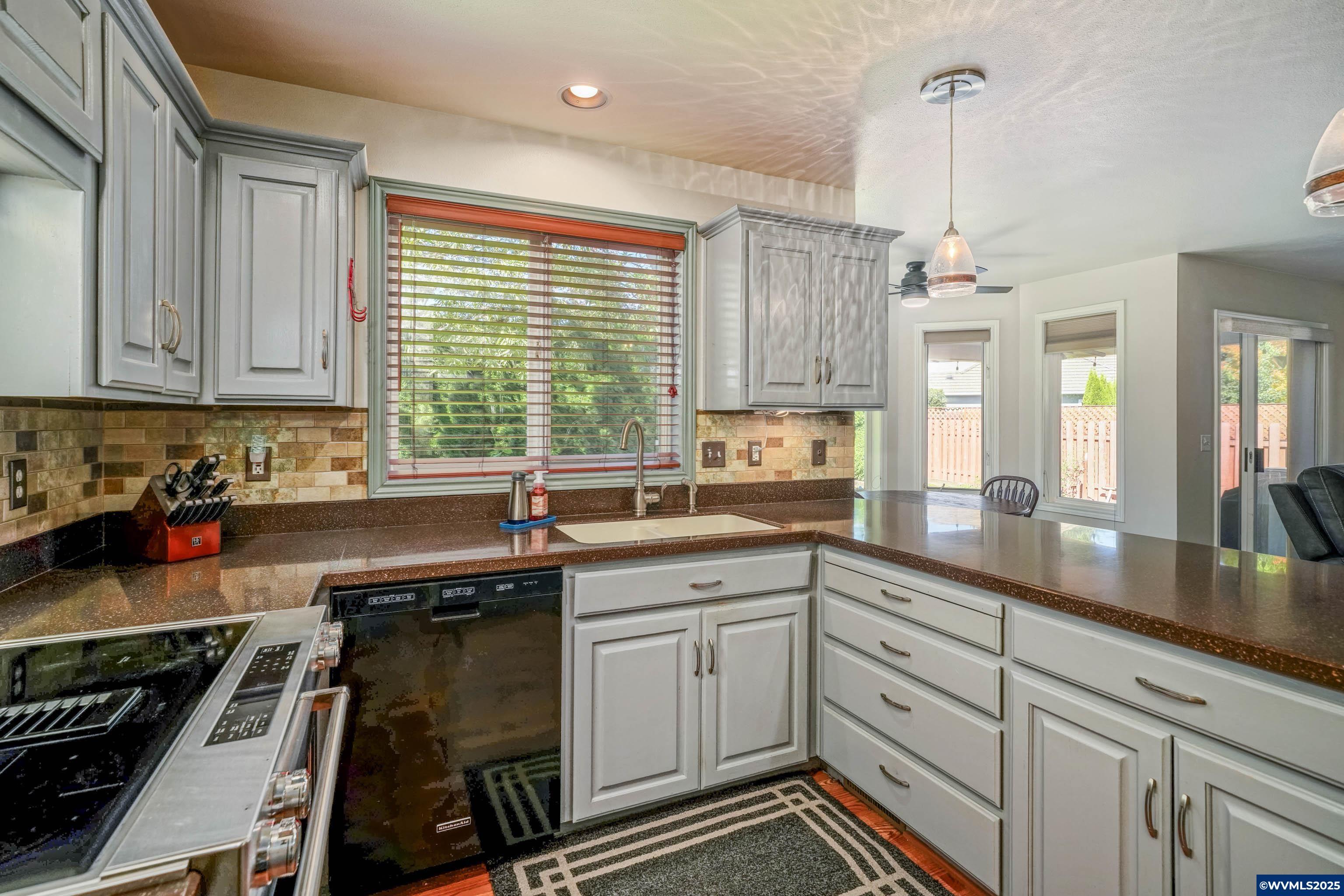 Mcminnville, Oregon, 97128, United States, 3 Bedrooms Bedrooms, ,3 BathroomsBathrooms,Residential,For Sale,1949725