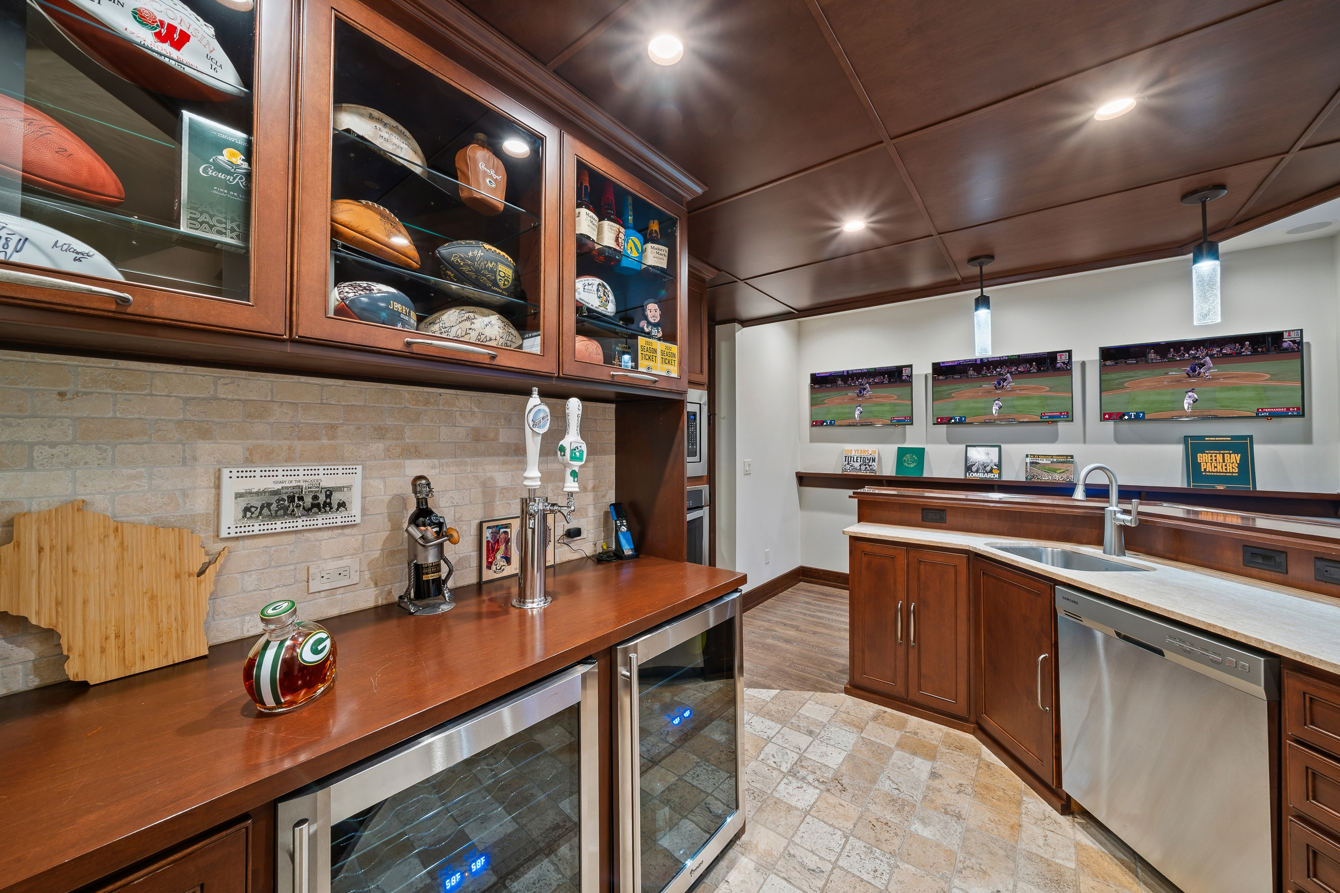 The Pinnacle of Luxury Living: 2.3-Acre Private Tichigan Lake Estate - 物件實景