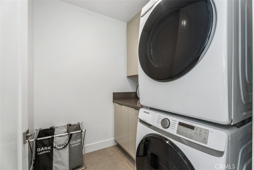 Newport Beach, California, 92663, United States, 2 Bedrooms Bedrooms, ,3 BathroomsBathrooms,Residential,For Sale,1989399