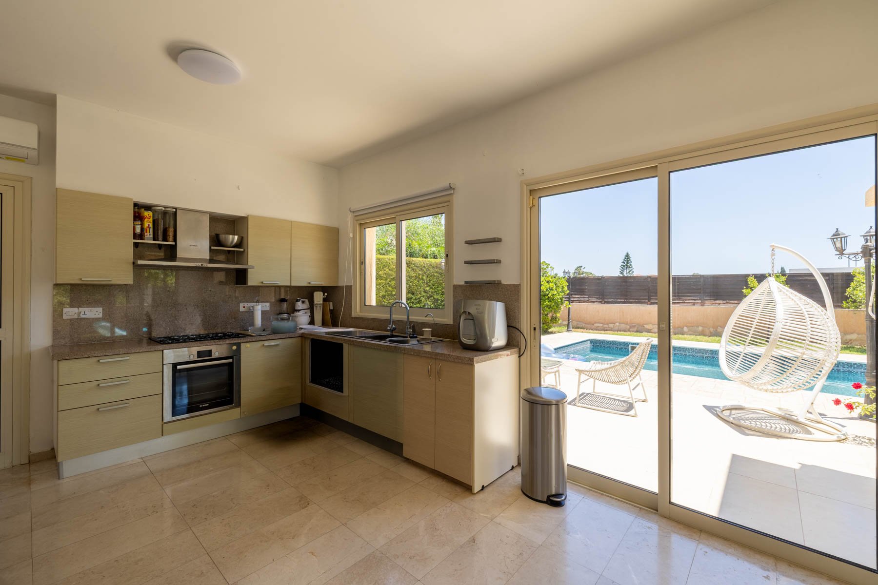  5 Bedroom Villa with Private Pool & Sea Views in Agios Tychonas, Limassol - 物件實景