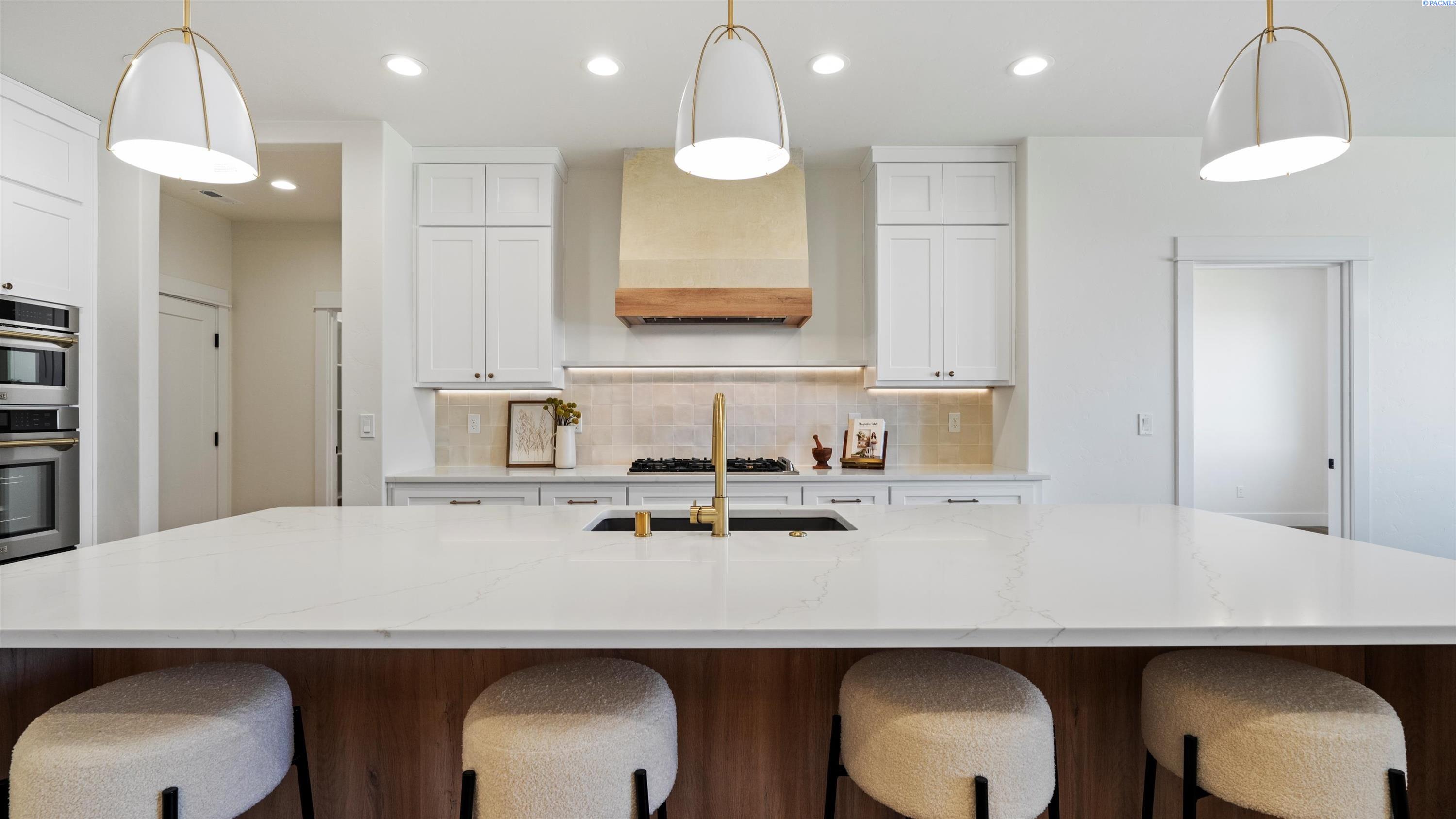 Richland, Washington, 99352, United States, 4 Bedrooms Bedrooms, ,3 BathroomsBathrooms,Residential,For Sale,1996125