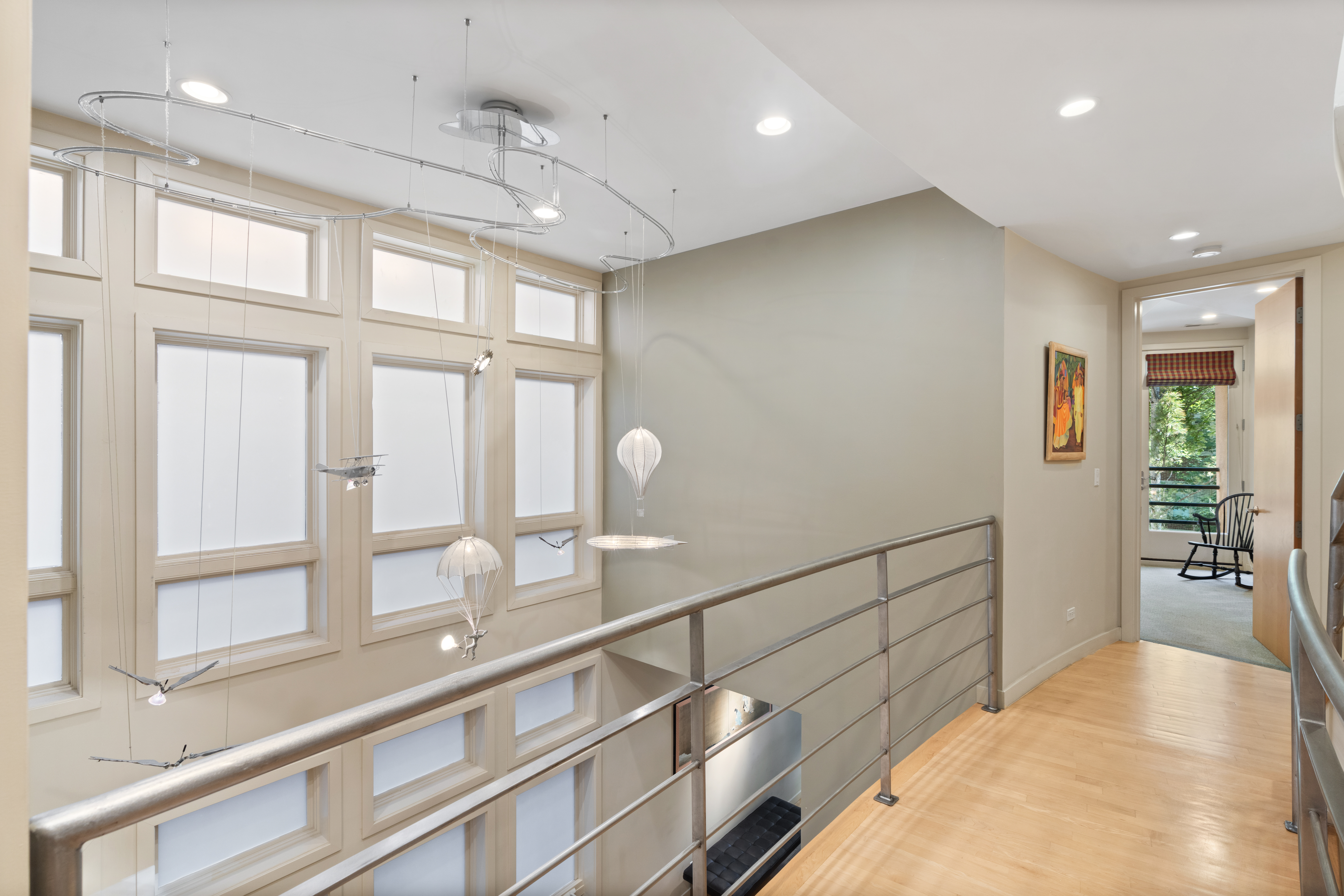  Architecturally Distinctive and Flooded with Natural Light - 物件實景