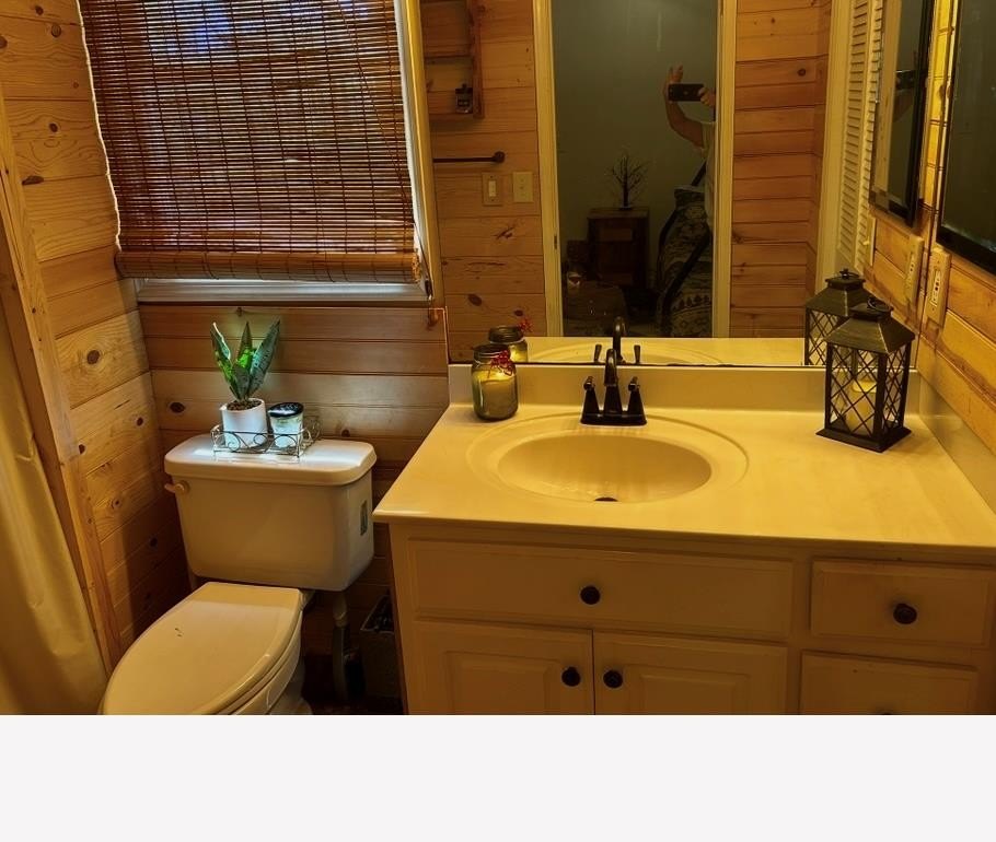 Hayesville, North Carolina, 28904, United States, 2 Bedrooms Bedrooms, ,3 BathroomsBathrooms,Residential,For Sale,1928819