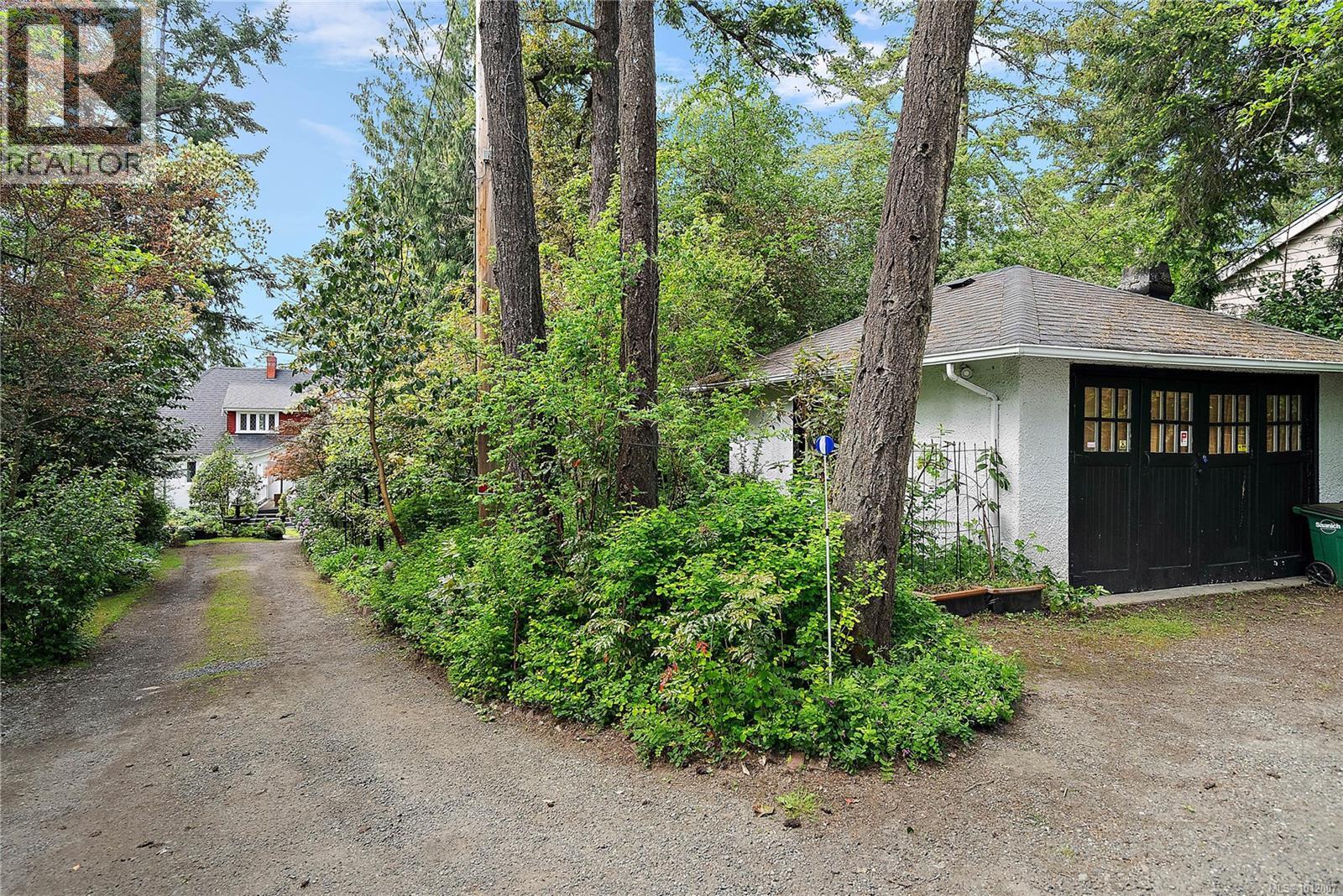 SAANICH, British Columbia, V9A 2R8, CA, 6 Bedrooms Bedrooms, ,3 BathroomsBathrooms,Residential,For Sale,1948762