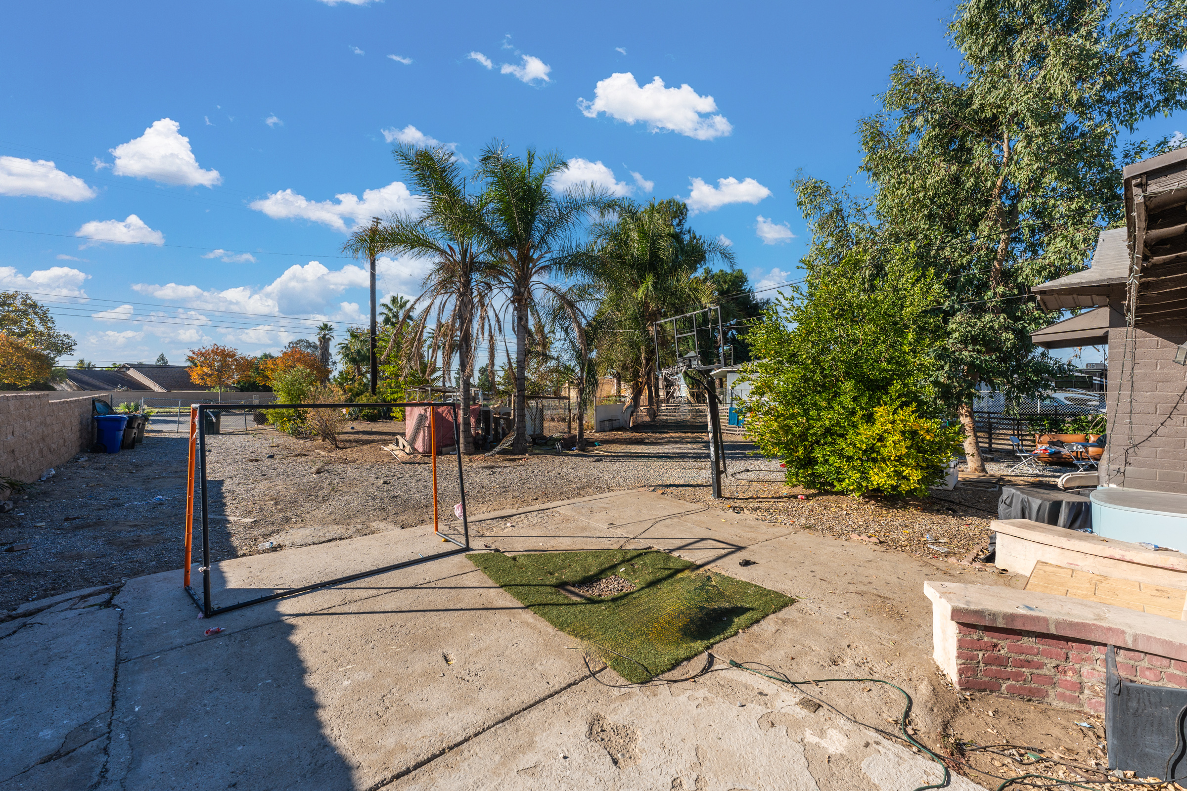 Fontana, California, 92336, United States, 7 Bedrooms Bedrooms, ,4 BathroomsBathrooms,Residential,For Sale,1988528