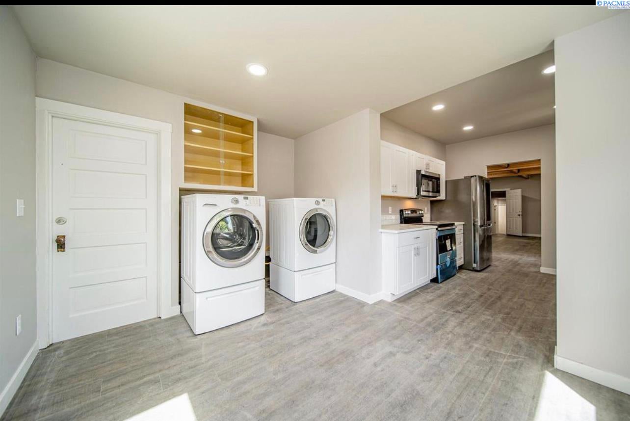Kennewick, Washington, 99337, United States, 7 Bedrooms Bedrooms, ,Residential,For Sale,1915835