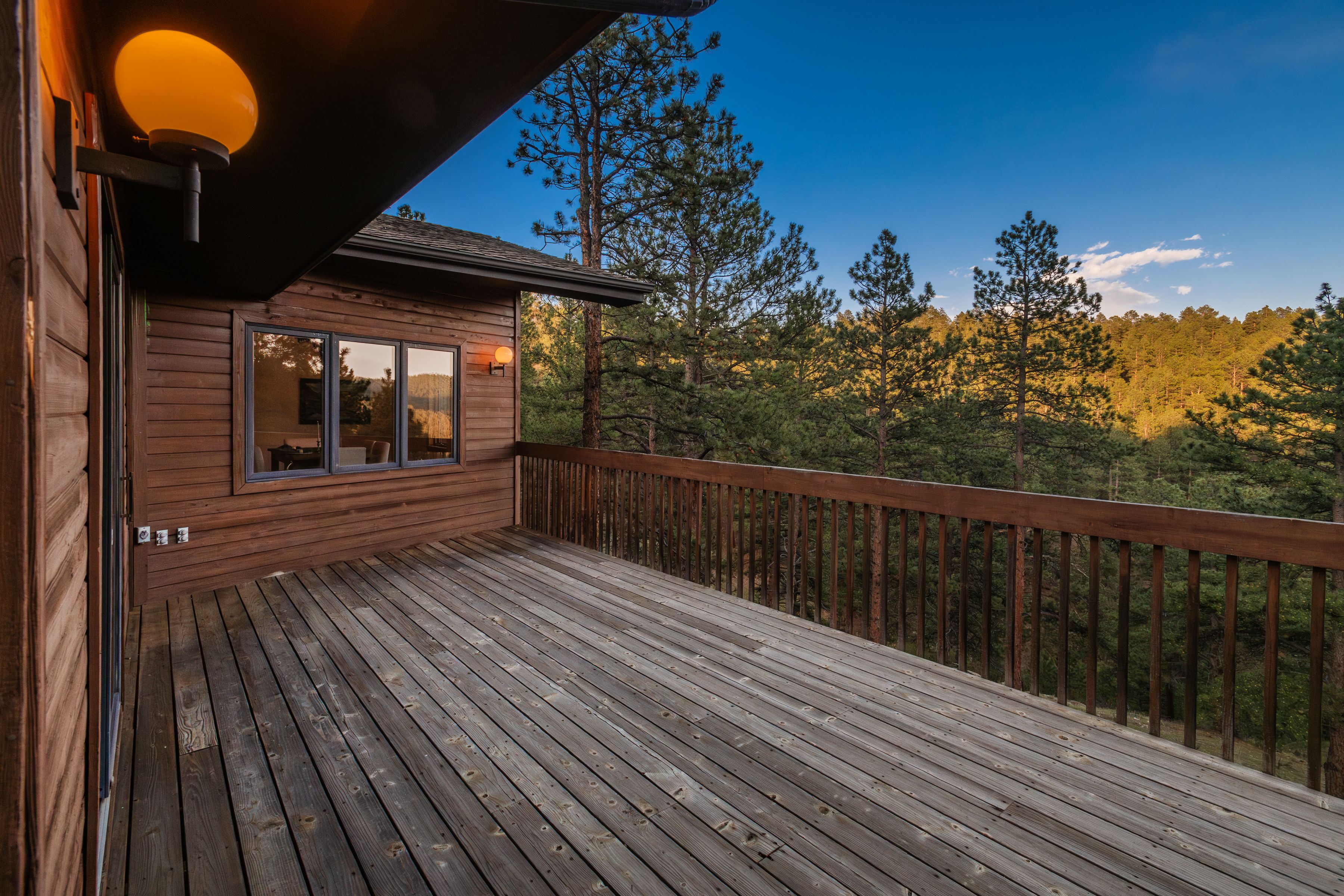  Ranch-style Custom Home on 1.16 Acre Sunny and Treed Lot in Genesee - 物件實景