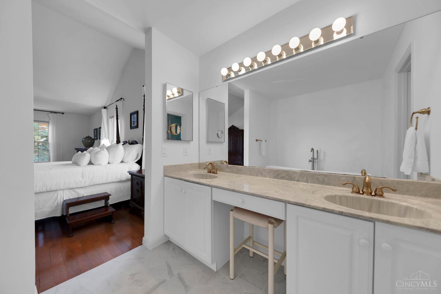 Loveland, Ohio, 45140, United States, 4 Bedrooms Bedrooms, ,3 BathroomsBathrooms,Residential,For Sale,1992143