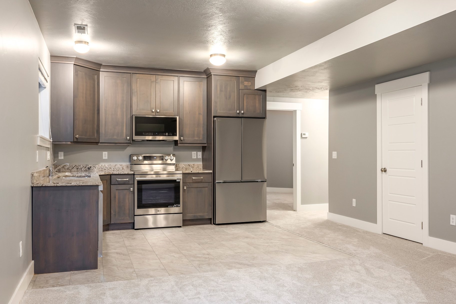  Beautiful Craftsman Rambler With Basement Apartment, Sports Pool and Pool House - 物件實景