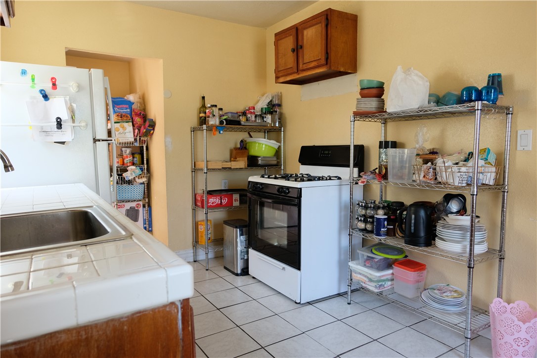 Los Angeles, California, 90047, United States, 3 Bedrooms Bedrooms, ,2 BathroomsBathrooms,Residential,For Sale,1980559