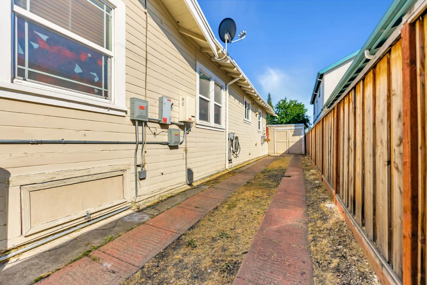 Oakland, California, 94601, United States, 2 Bedrooms Bedrooms, ,2 BathroomsBathrooms,Residential,For Sale,1901407