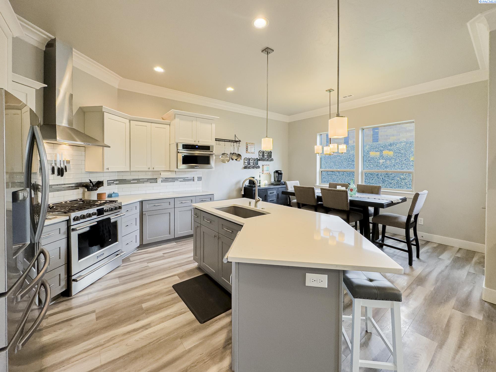 West Richland, Washington, 99353, United States, 5 Bedrooms Bedrooms, ,2 BathroomsBathrooms,Residential,For Sale,1873826
