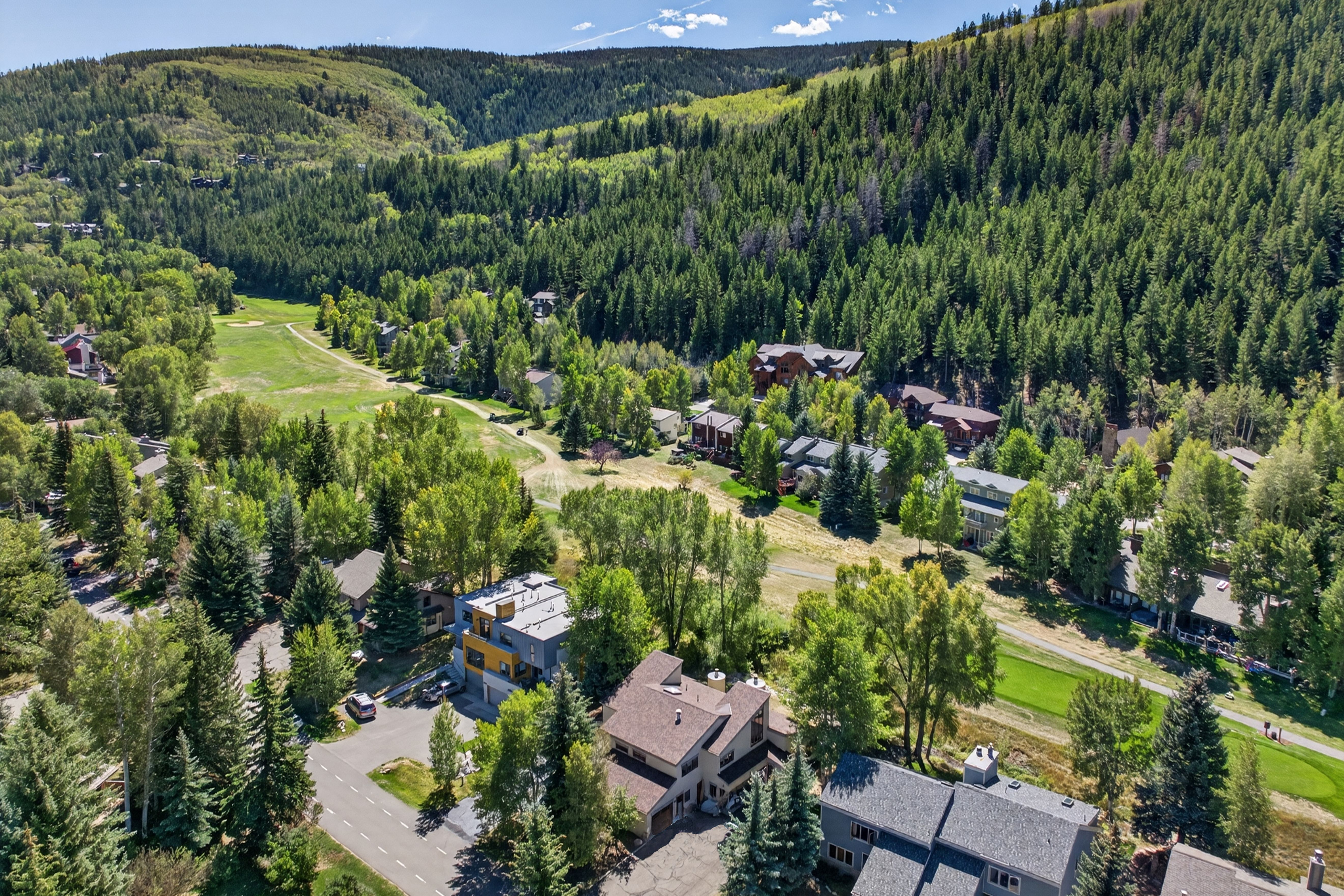  Updated 4 Bedroom Home Positioned Along the EagleVail Golf Course - 物件實景