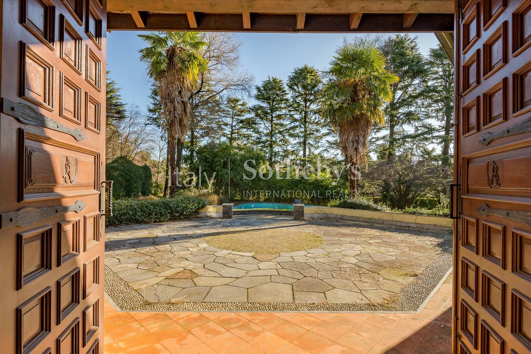  Villa with park and swimming pool in Carimate - 物件實景