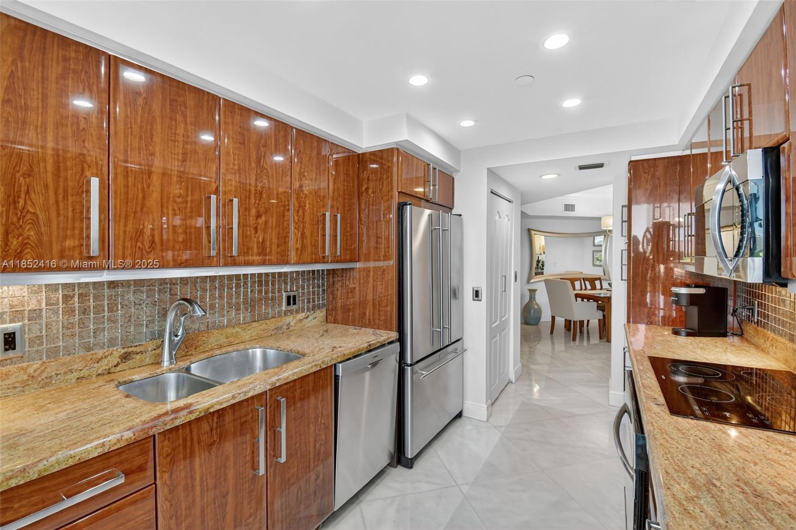 Aventura, Florida, 33160, United States, 2 Bedrooms Bedrooms, ,2 BathroomsBathrooms,Residential,For Sale,1908506
