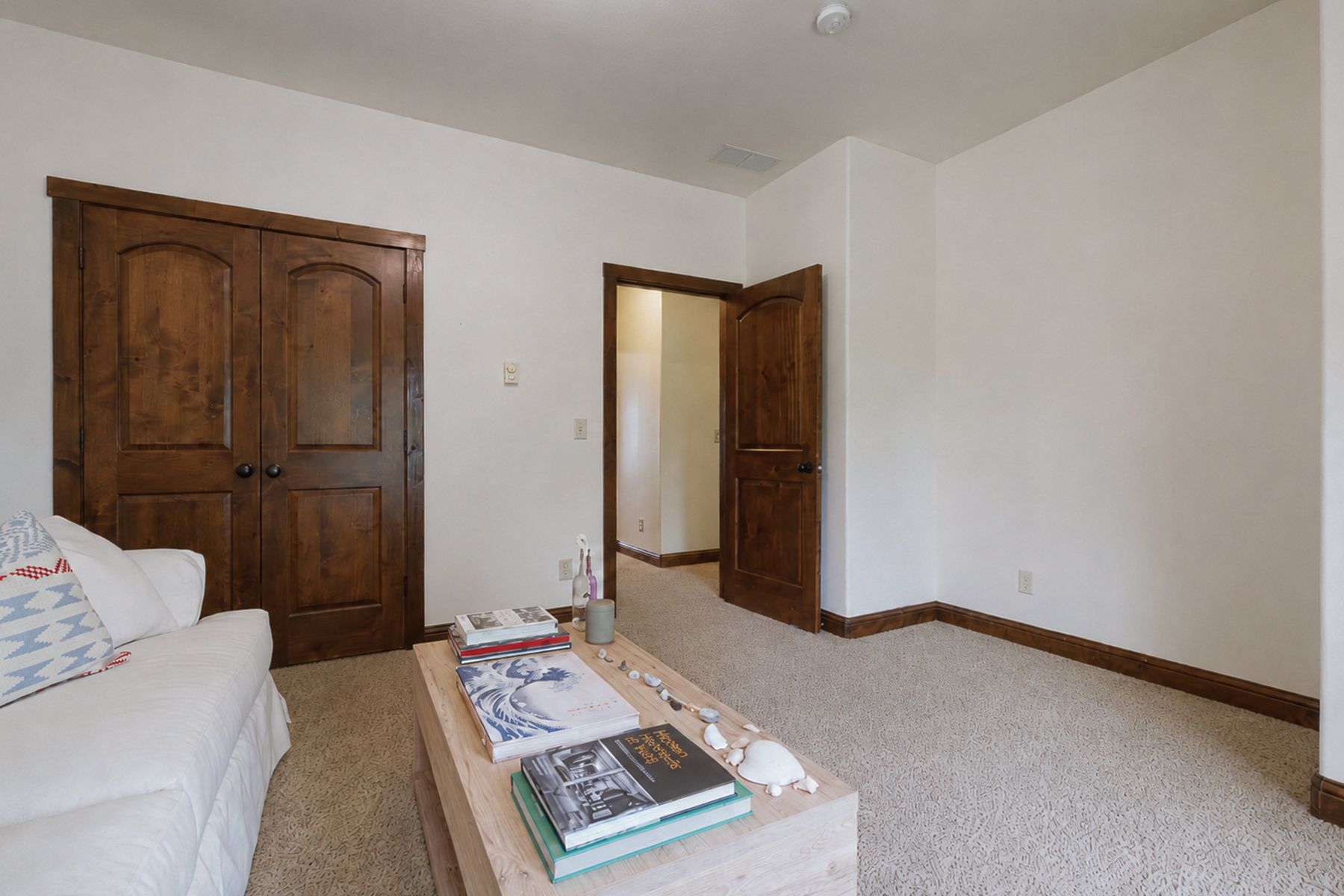  Charming Vaulted-Ceiling Ranch in River Meadows - 物件實景
