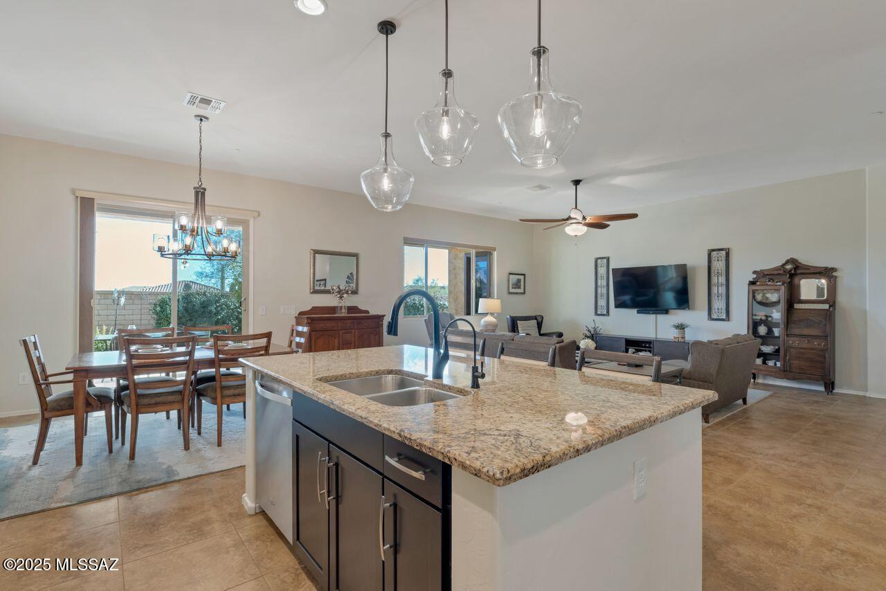 Marana, Arizona, 85658, United States, 3 Bedrooms Bedrooms, ,3 BathroomsBathrooms,Residential,For Sale,1947044