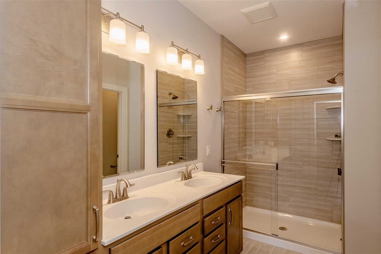 Bowling Green, Kentucky, 42104, United States, 4 Bedrooms Bedrooms, ,3 BathroomsBathrooms,Residential,For Sale,1913768