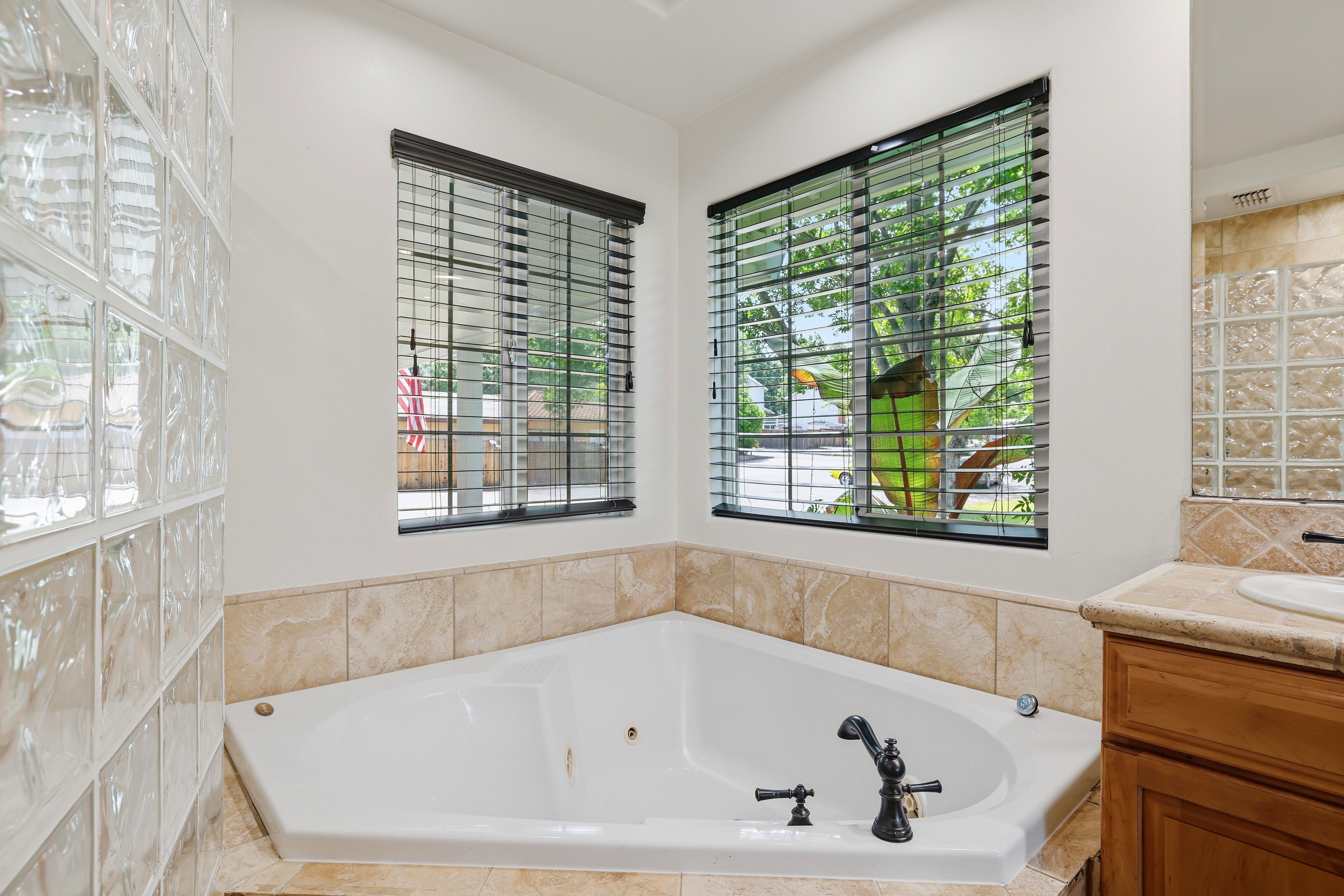  8735 Phoenix Avenue, Fair Oaks, CA 95628 - 物件實景