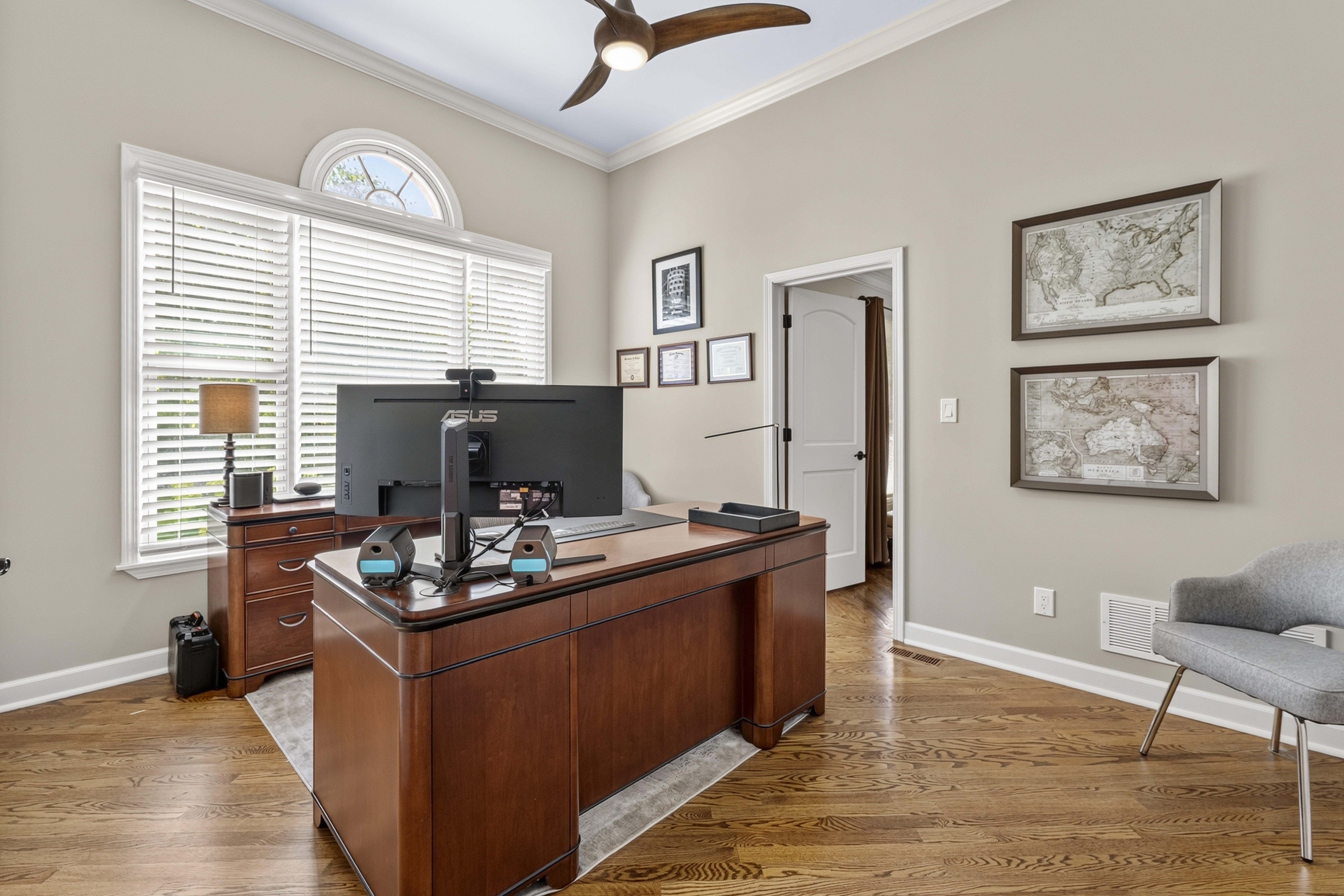  Exquisitely Renovated Home in the heart of Town & Country - 物件實景