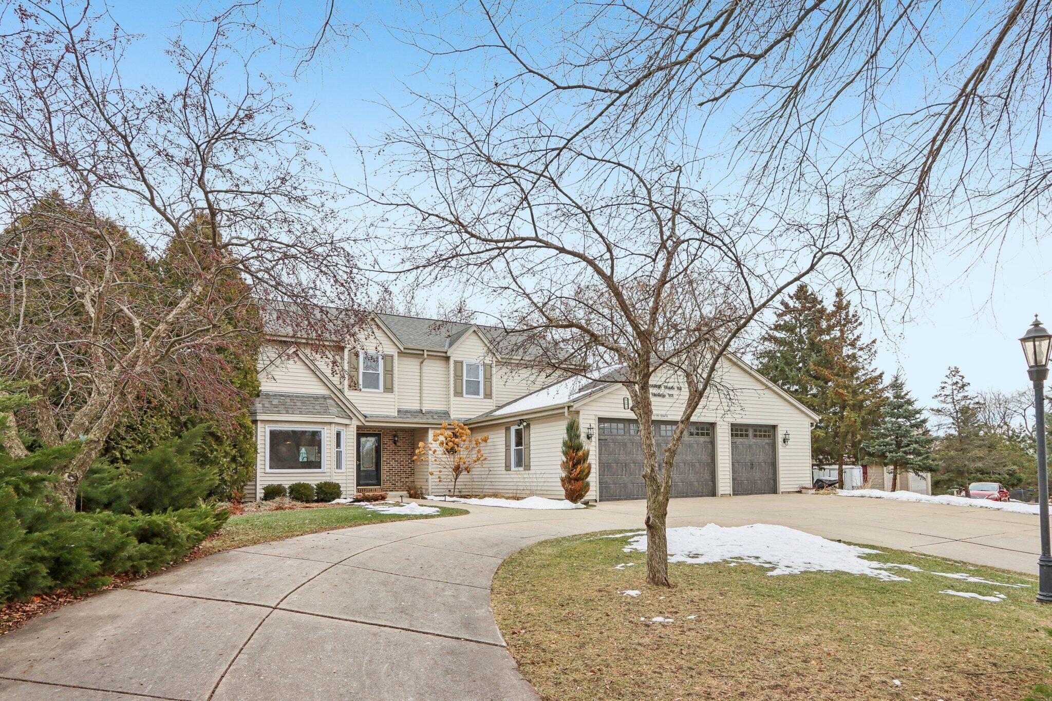 Muskego, Wisconsin, 53150, United States, 3 Bedrooms Bedrooms, ,3 BathroomsBathrooms,Residential,For Sale,2007813