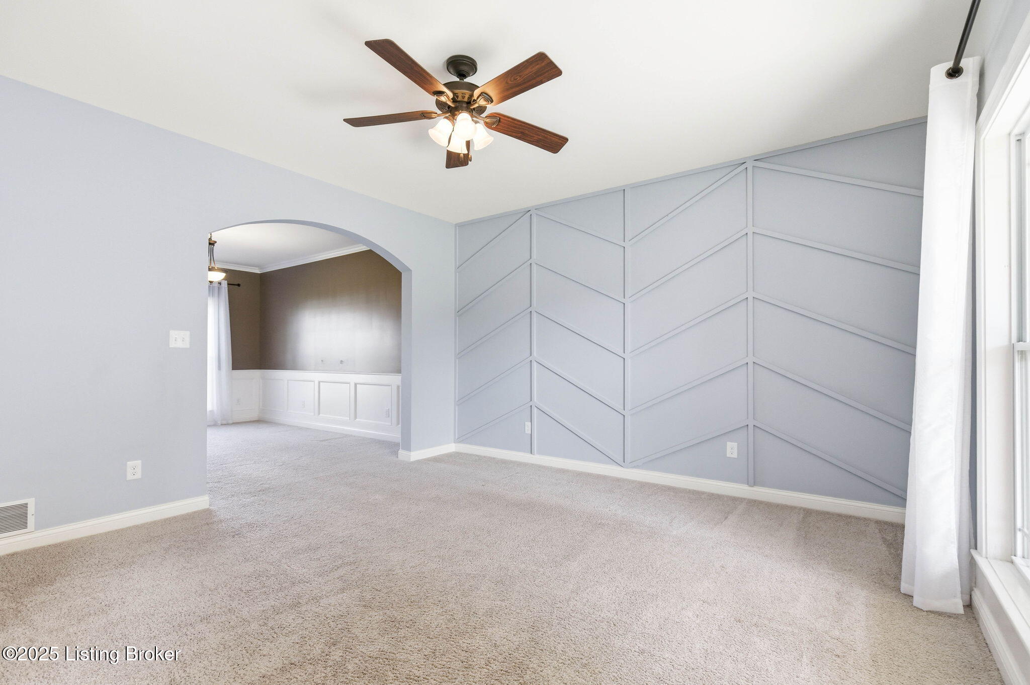 La Grange, Kentucky, 40031, United States, 5 Bedrooms Bedrooms, ,4 BathroomsBathrooms,Residential,For Sale,1971685