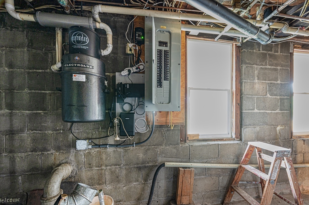 Northbridge, Massachusetts, 01534, United States, 3 Bedrooms Bedrooms, ,1 BathroomBathrooms,Residential,For Sale,1992479