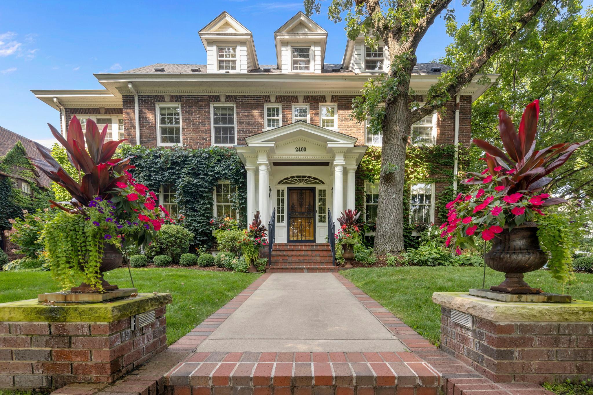 Minneapolis, Minnesota, 55405, United States, 5 Bedrooms Bedrooms, ,3 BathroomsBathrooms,Residential,For Sale,2000918