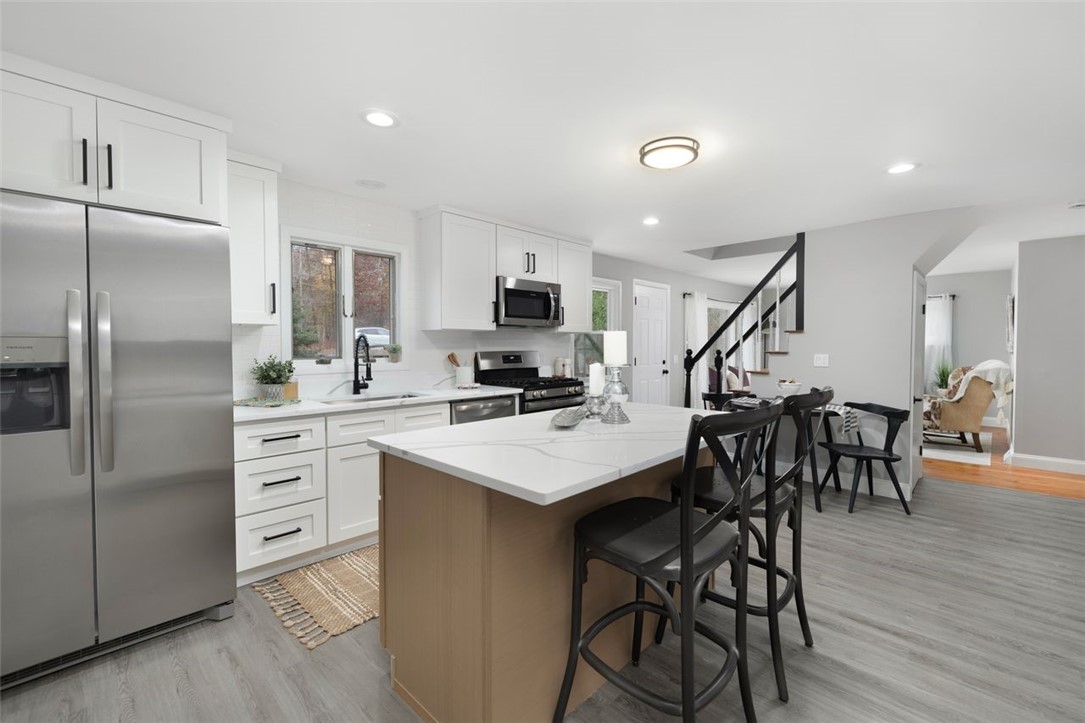 Tiverton, Rhode Island, 02878, United States, 4 Bedrooms Bedrooms, ,2 BathroomsBathrooms,Residential,For Sale,1992829