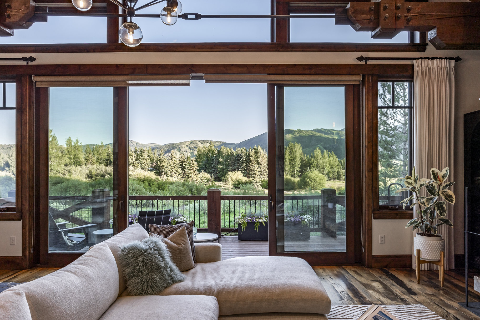 Rare Park Meadows Retreat with Creekside Setting and Expansive Ski Resort Views - 物件實景