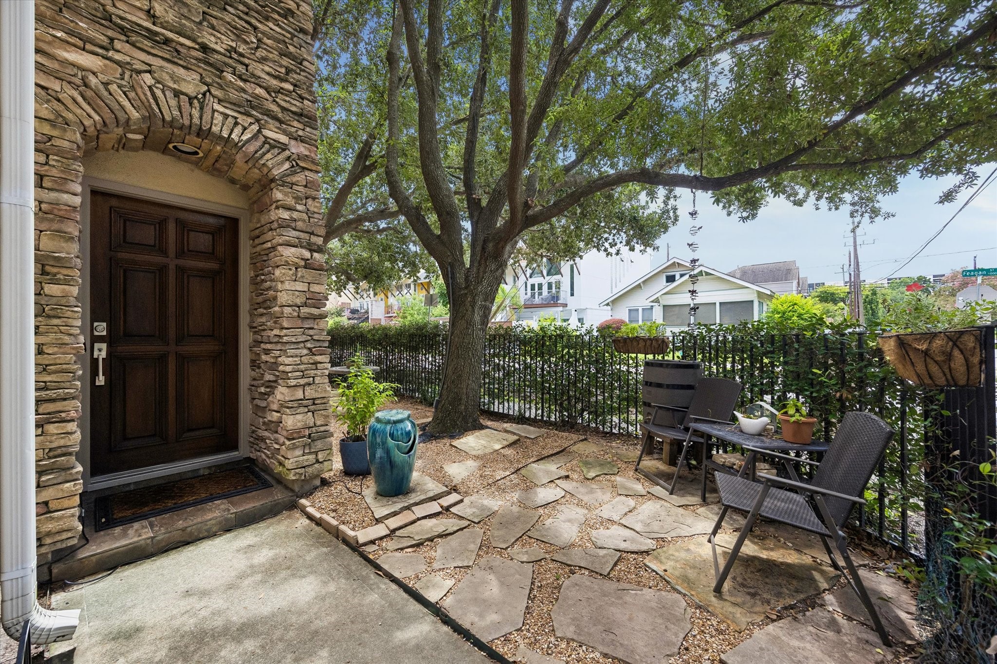  402 Roy Street - 物件實景