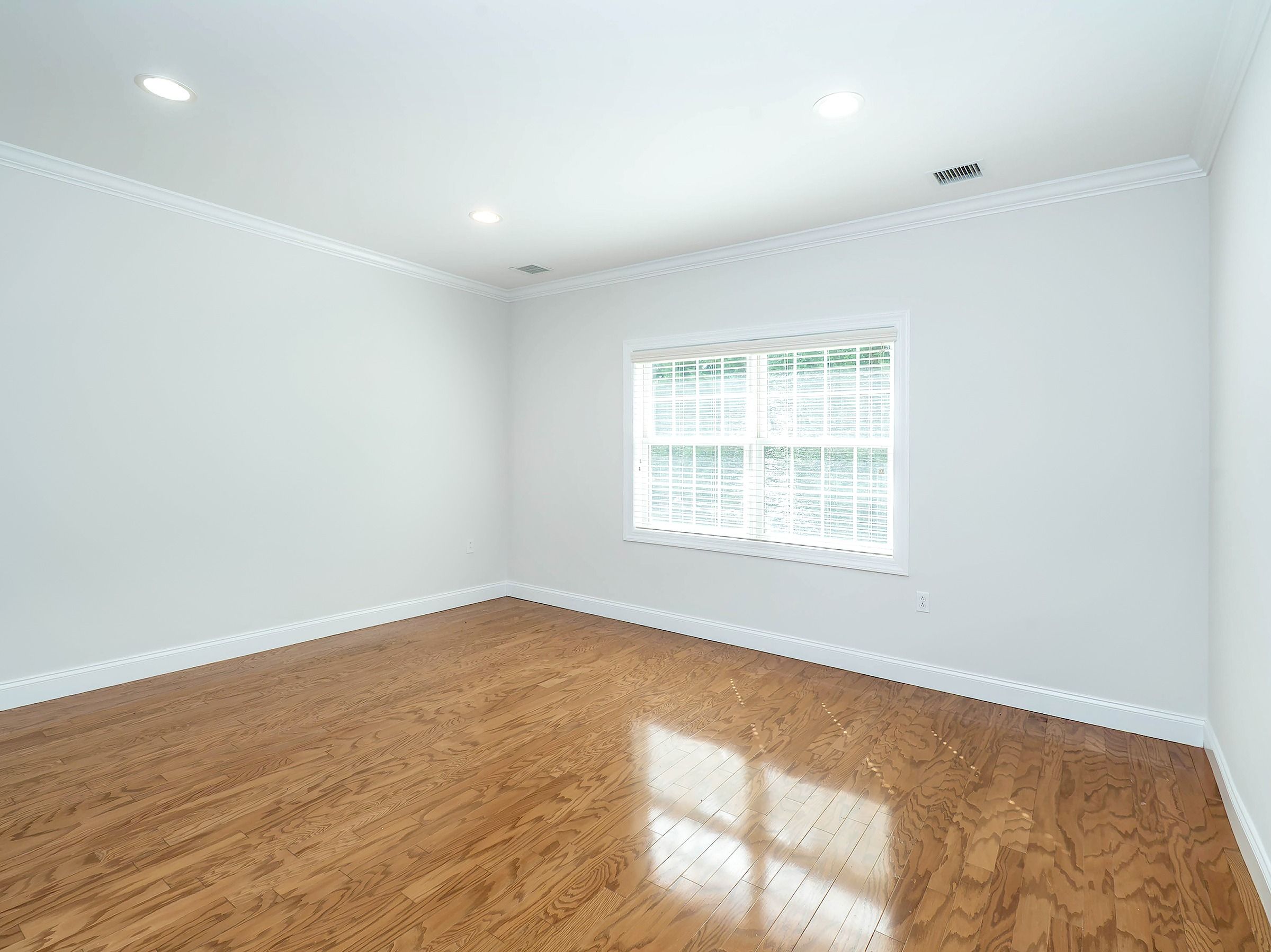 194 Pond View Drive, Port Washington, NY, 11050 - 物件實景