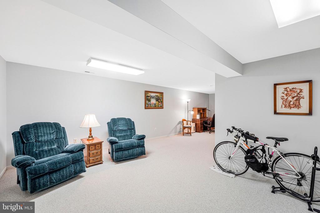 Burke, Virginia, 22015, United States, 3 Bedrooms Bedrooms, ,3 BathroomsBathrooms,Residential,For Sale,2049258