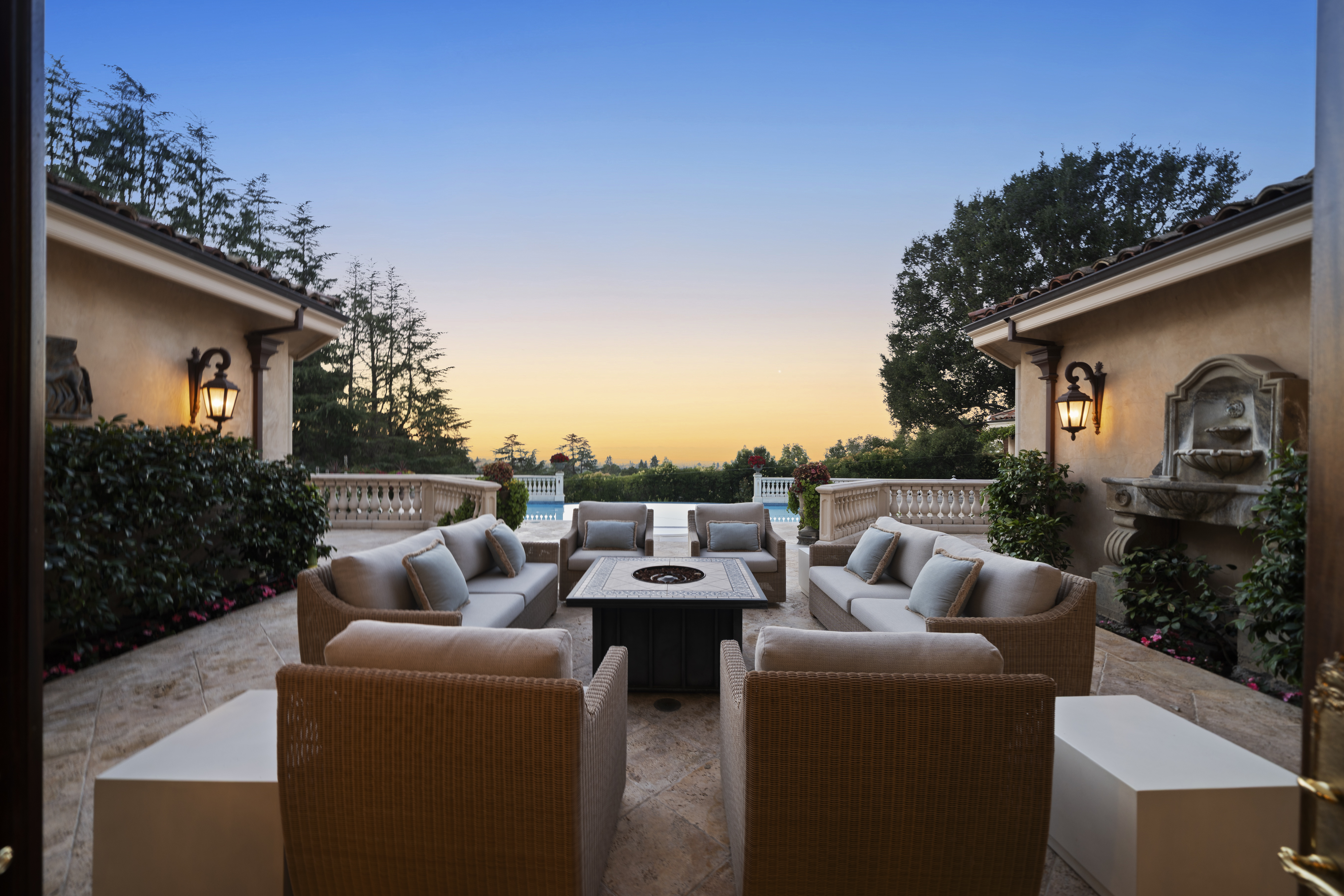  An Entertainer’s Estate with Exceptional Bay Views - 物件實景