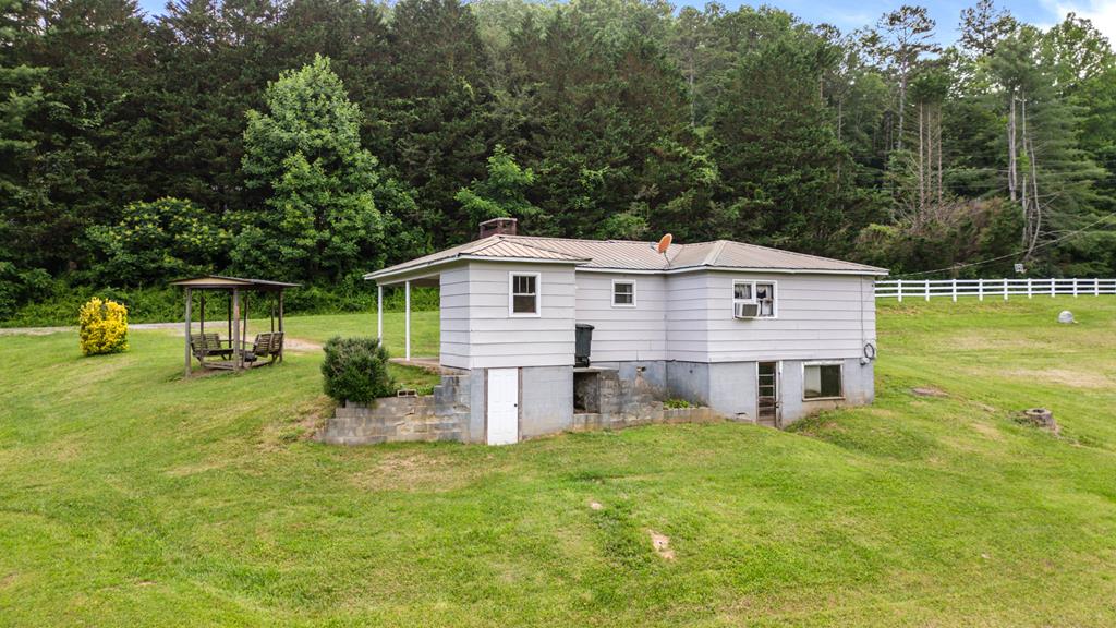 Hayesville, North Carolina, 28904, United States, 4 Bedrooms Bedrooms, ,2 BathroomsBathrooms,Residential,For Sale,1871296