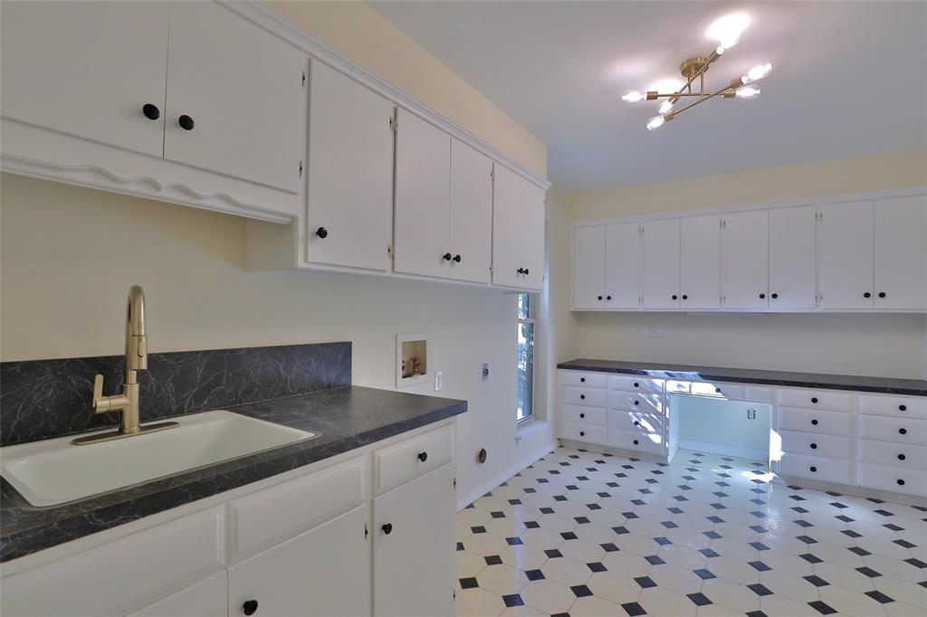 Winters, Texas, 79567, United States, 4 Bedrooms Bedrooms, ,4 BathroomsBathrooms,Residential,For Sale,1988007