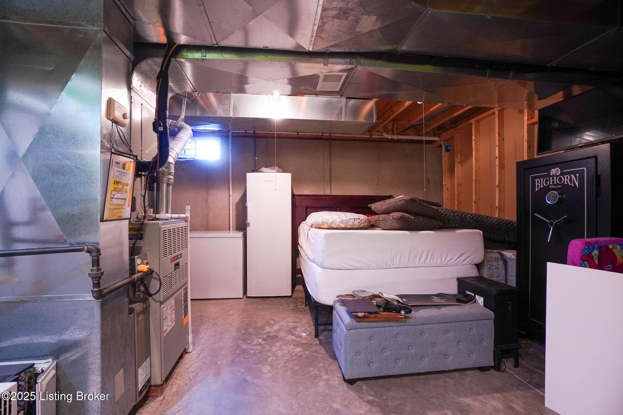 Louisville, Kentucky, 40299, United States, 3 Bedrooms Bedrooms, ,4 BathroomsBathrooms,Residential,For Sale,2000684