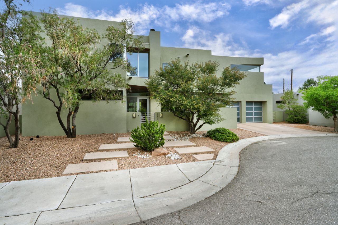 Albuquerque, New Mexico, 87104, United States, 4 Bedrooms Bedrooms, ,4 BathroomsBathrooms,Residential,For Sale,1940748