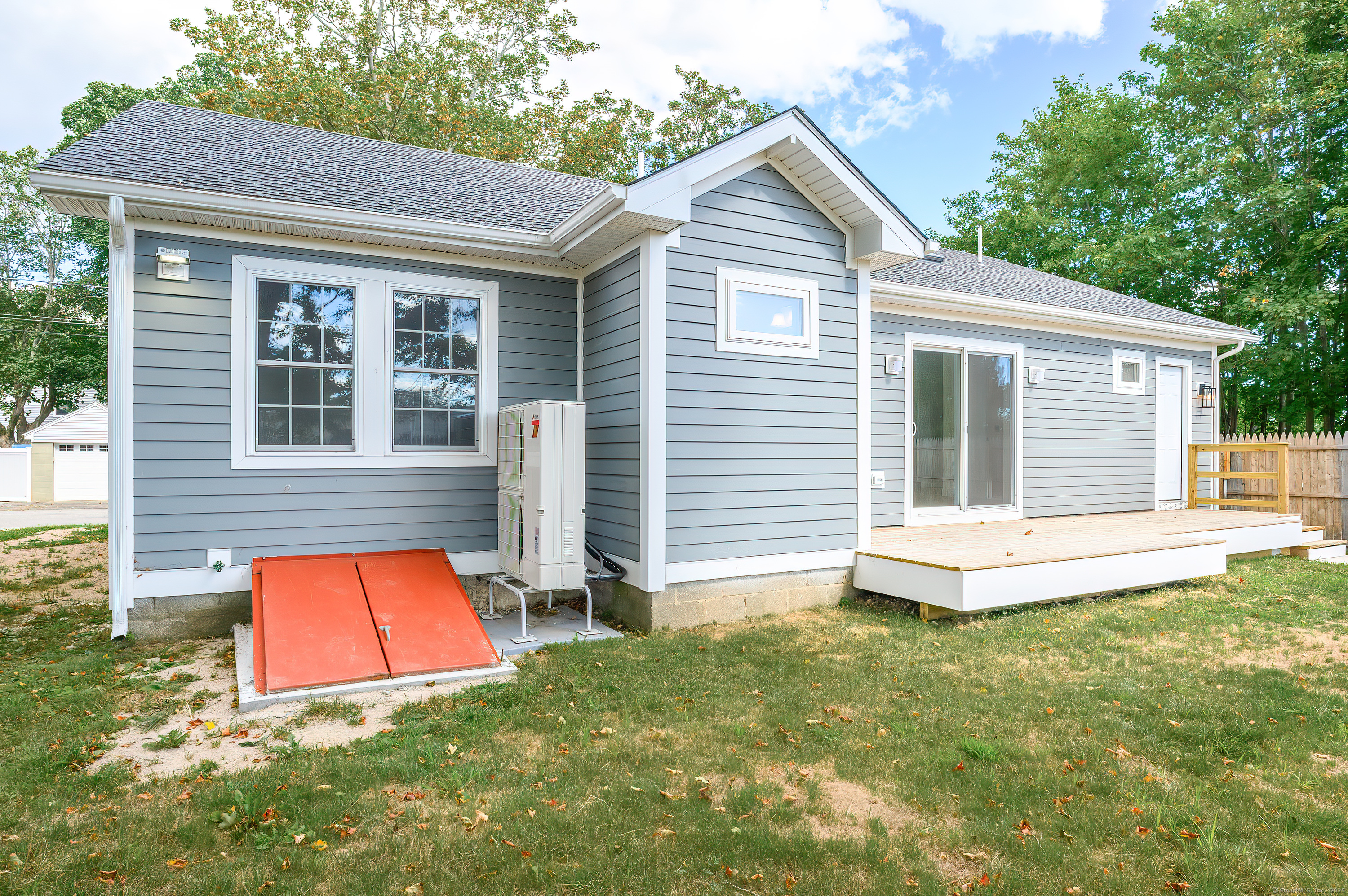 East Lyme, Connecticut, 06357, United States, 2 Bedrooms Bedrooms, ,3 BathroomsBathrooms,Residential,For Sale,1933174