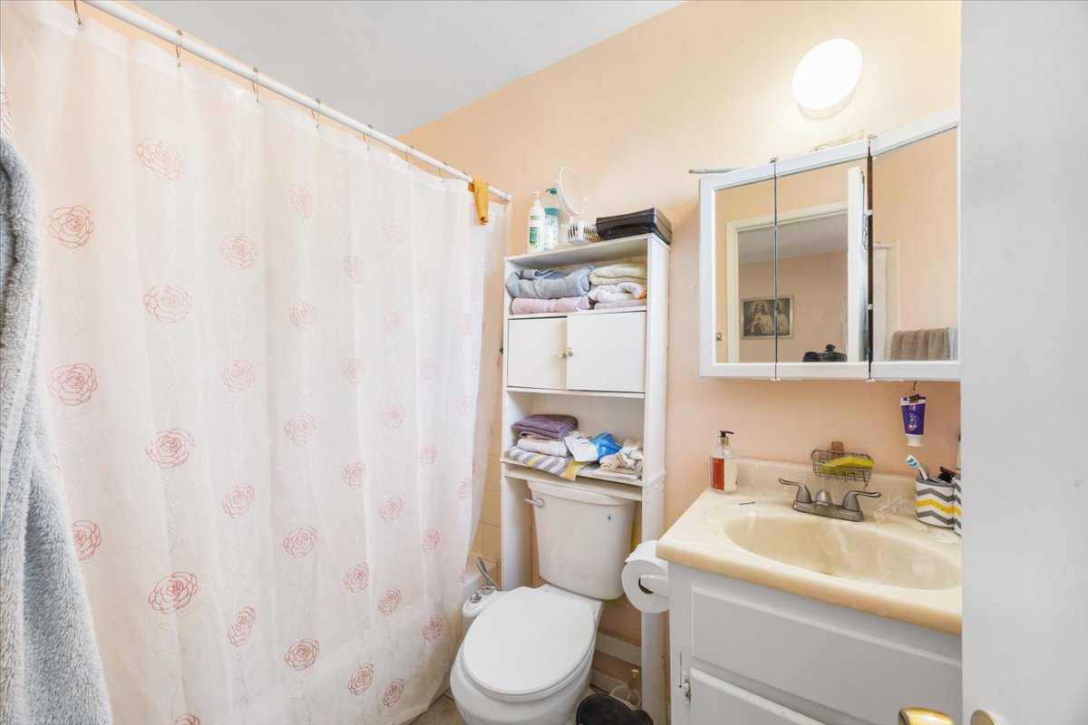 San Jacinto, California, 92583, United States, 6 Bedrooms Bedrooms, ,4 BathroomsBathrooms,Residential,For Sale,1977505