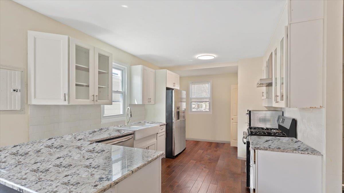 Bronx, New York, 10465, United States, 5 Bedrooms Bedrooms, ,4 BathroomsBathrooms,Residential,For Sale,1900837