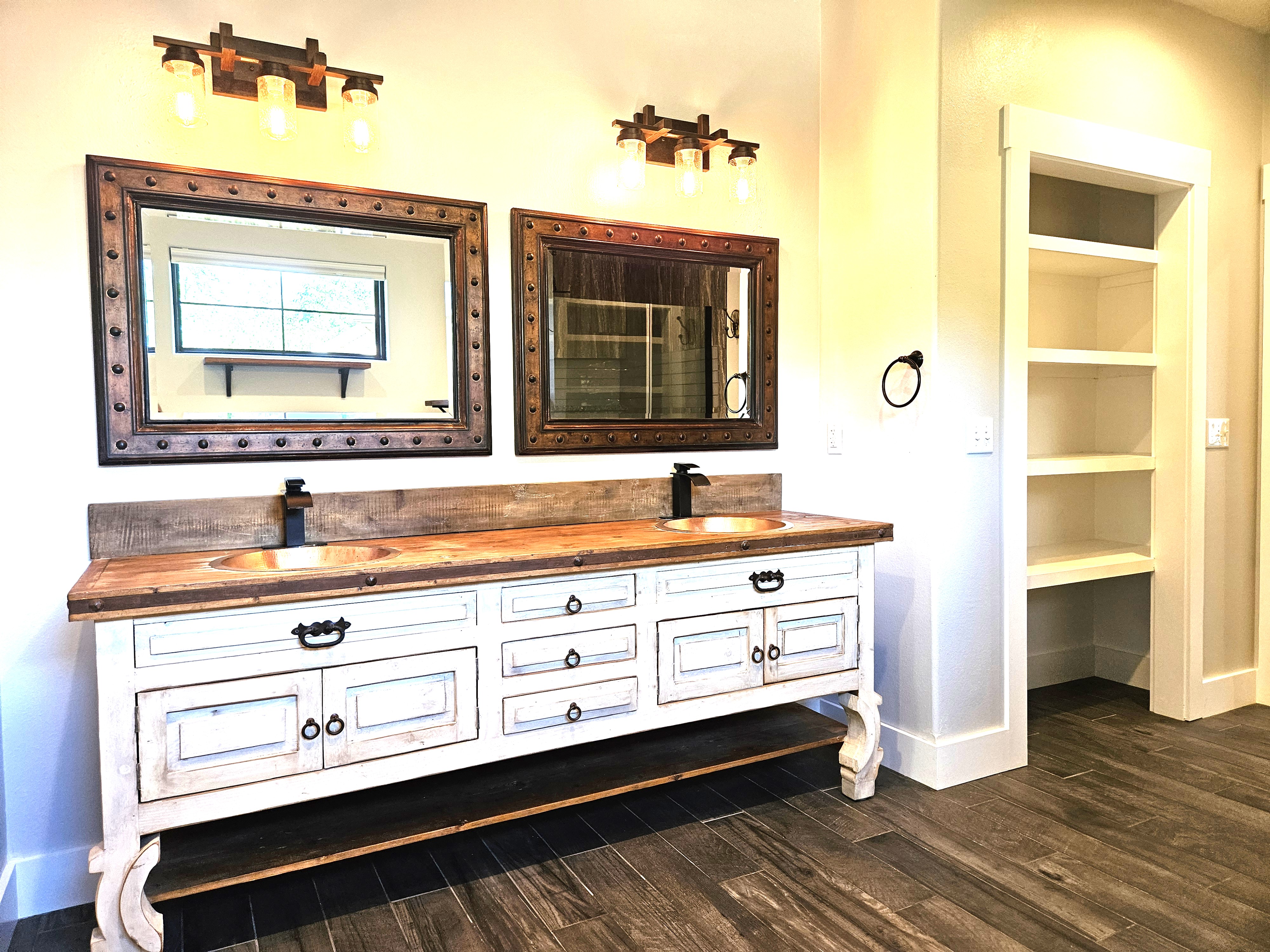 SPRINGFIELD, Missouri, 65804, United States, 4 Bedrooms Bedrooms, ,4 BathroomsBathrooms,Residential,For Sale,1996433