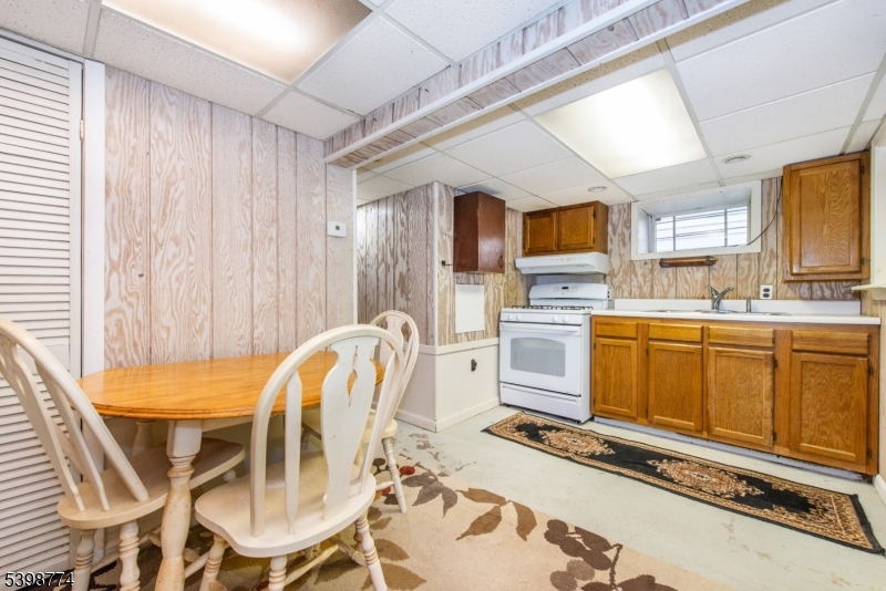 Clifton City, New Jersey, 07014, United States, 5 Bedrooms Bedrooms, ,3 BathroomsBathrooms,Residential,For Sale,2000752