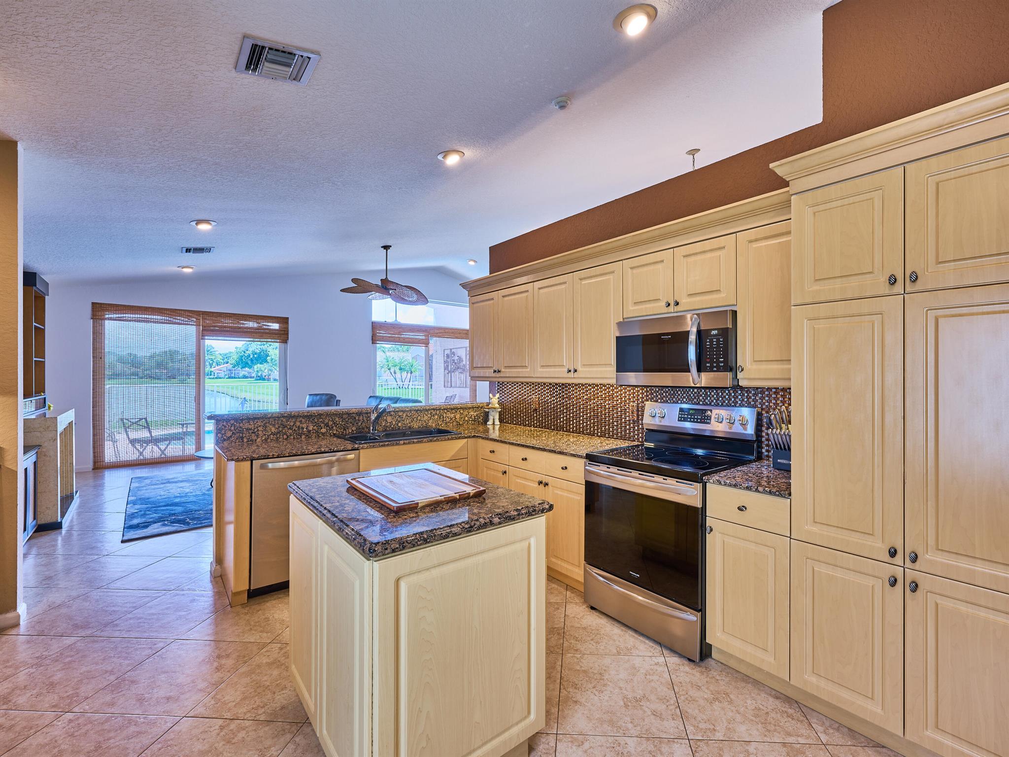 Boynton Beach, Florida, 33437, United States, 3 Bedrooms Bedrooms, ,2 BathroomsBathrooms,Residential,For Sale,1928826
