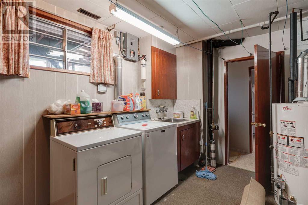 CALGARY, Alberta, T3E 2S7, CA, 3 Bedrooms Bedrooms, ,2 BathroomsBathrooms,Residential,For Sale,1896041