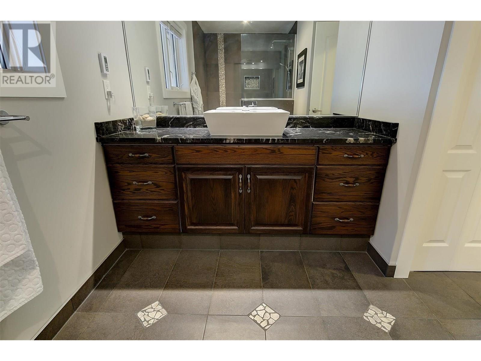 KELOWNA, British Columbia, V1V 2G6, CA, 5 Bedrooms Bedrooms, ,4 BathroomsBathrooms,Residential,For Sale,1838438