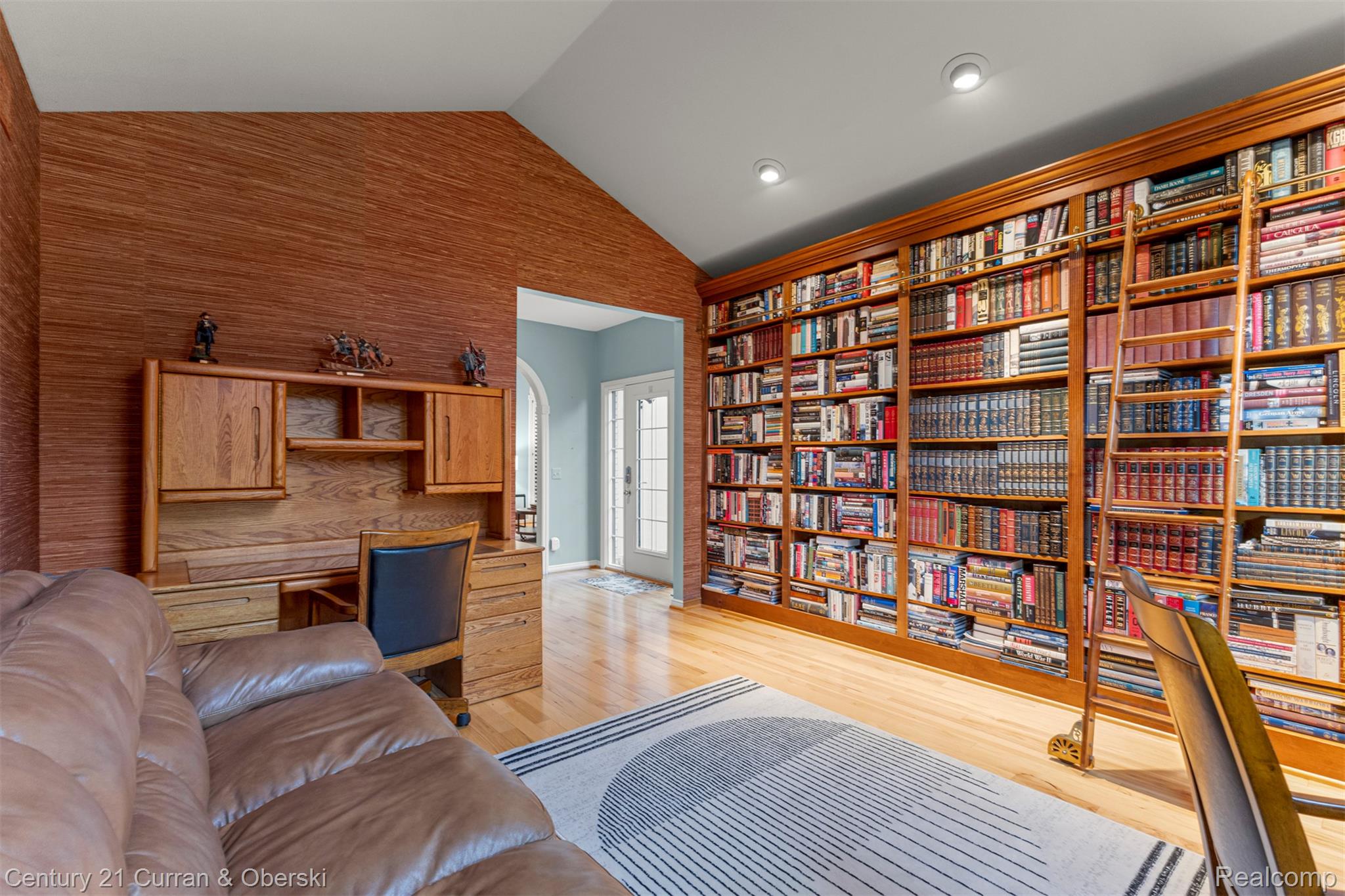 Shelby Charter Township, Michigan, 48316, United States, 2 Bedrooms Bedrooms, ,4 BathroomsBathrooms,Residential,For Sale,1977088